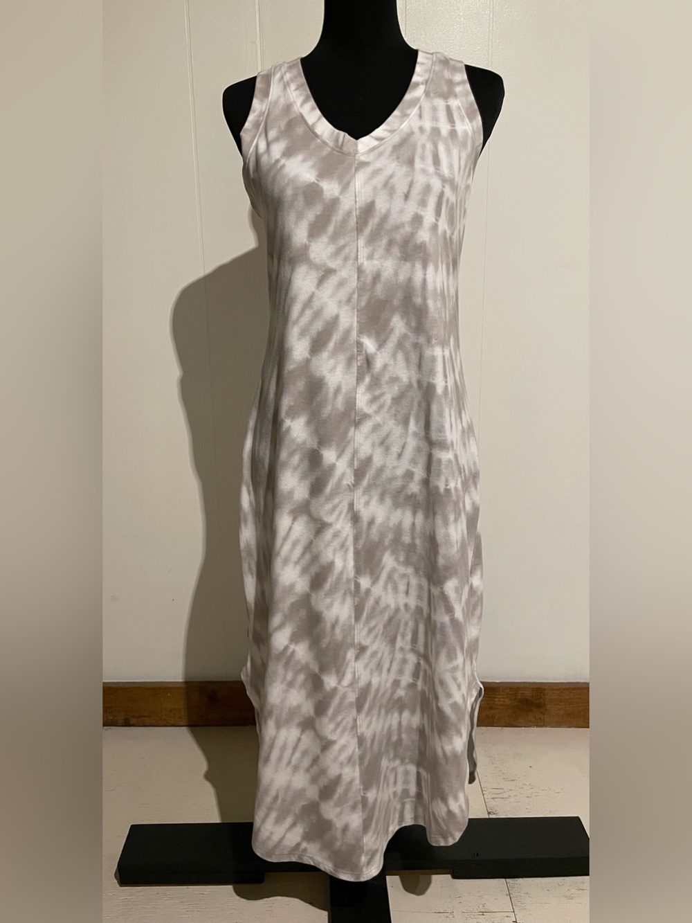 Sonoma, Sleeveless Tie-Dye Maxi Dress in Light Gray and White